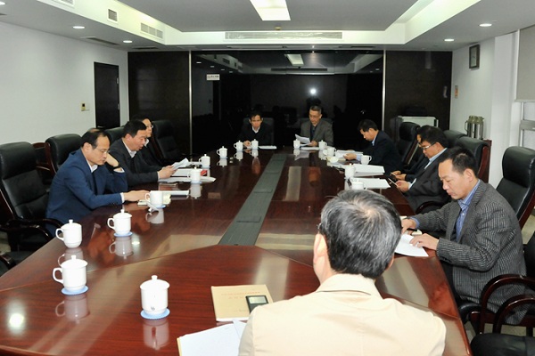 省住房城鄉(xiāng)建設(shè)廳黨組書記顧小平主持召開(kāi)廳黨組會(huì)議，專題學(xué)習(xí)黨的十八屆六中全會(huì)精神